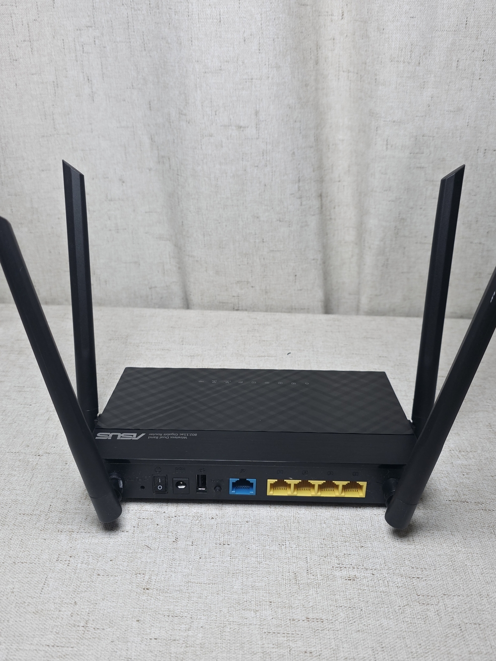 ASUS Dual-Band Wireless Router - Black - Picture 2 of 4
